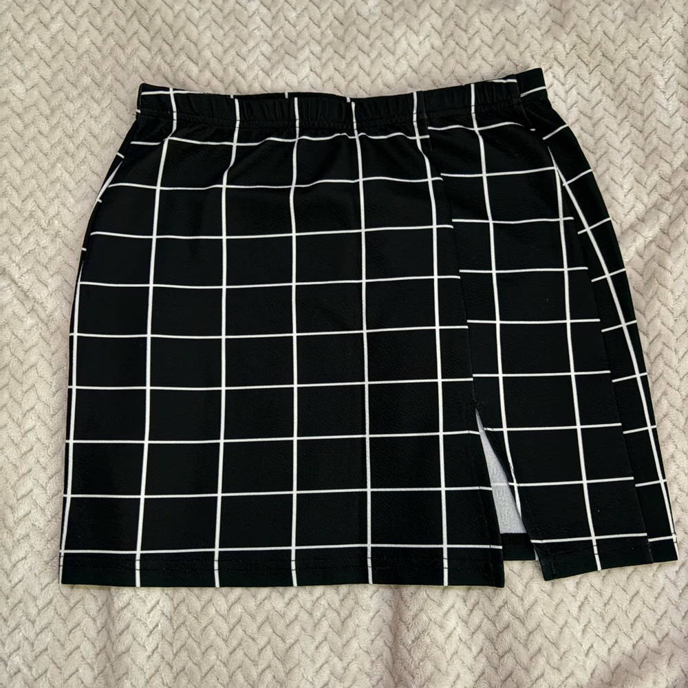 SHEIN Black and White Grid Mini Skirt with Side Slit